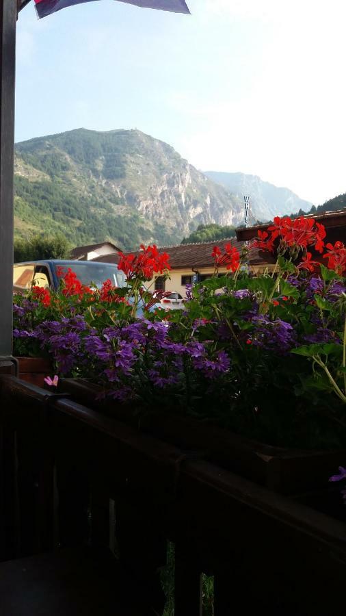 Deacons Lodge Бардонечия Екстериор снимка